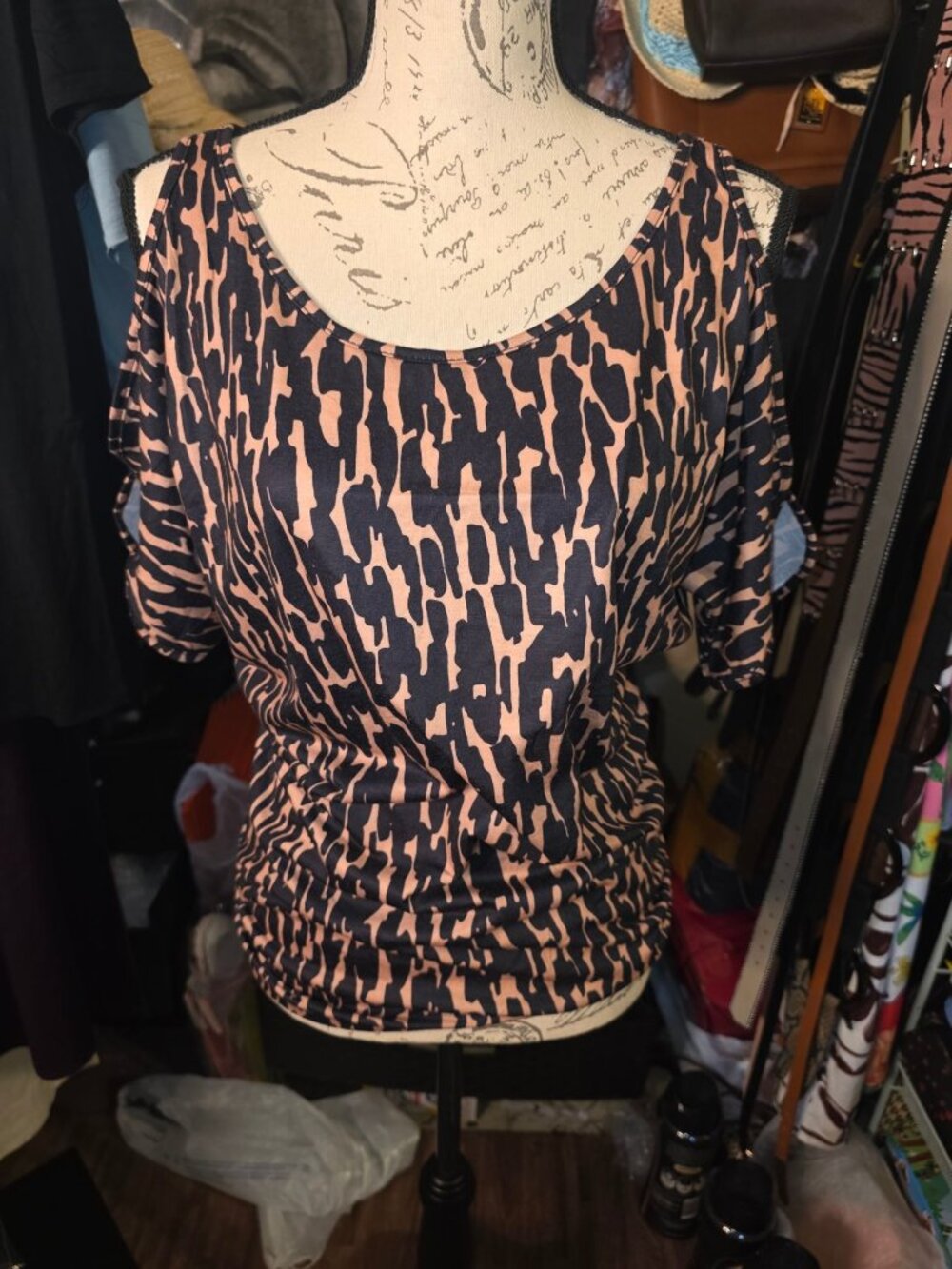 Miselon Womens Leopard Print Cold Shoulder Top Size Small Black & Beige